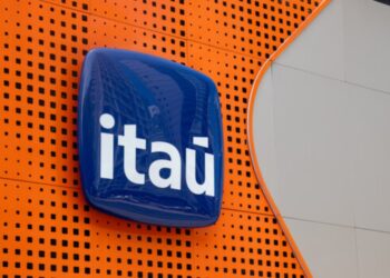 Fotografía del logo del banco brasileño Itaú.