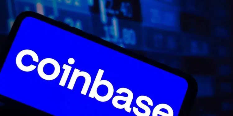 El logo de Coinbase en un teléfono móvil.