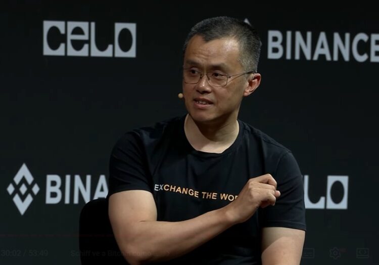 CZ participa en un debate.