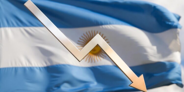 Flecha bajando y bandera de Argentina detrás