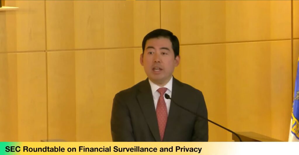 Foto del comisionado Uyeda, de la SEC.