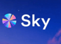 El logo de la criptomoneda sky sobre un cielo violeta.